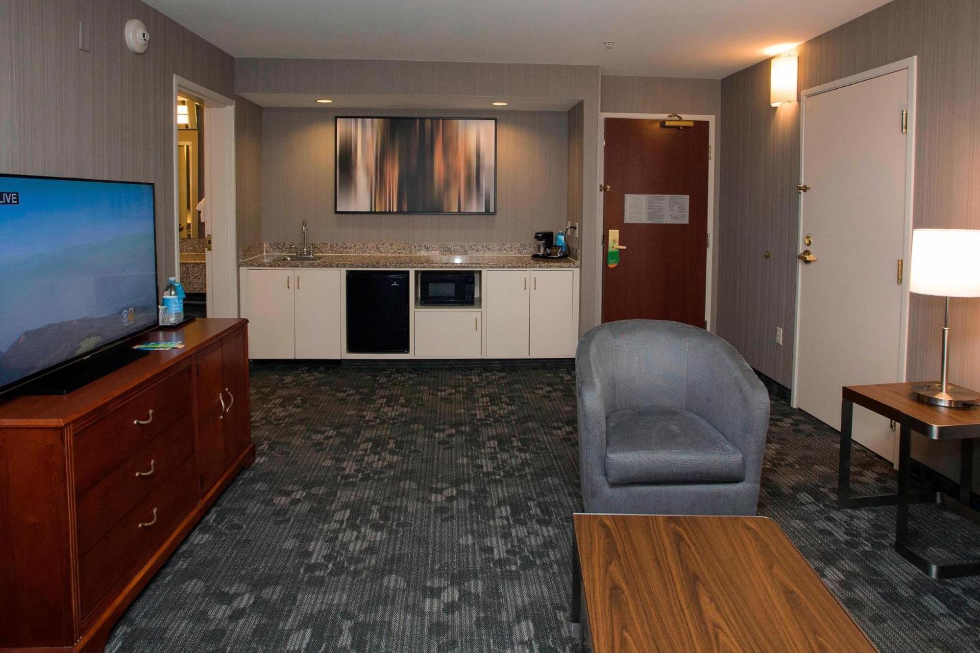 Courtyard Los Angeles Burbank Airport Екстериор снимка