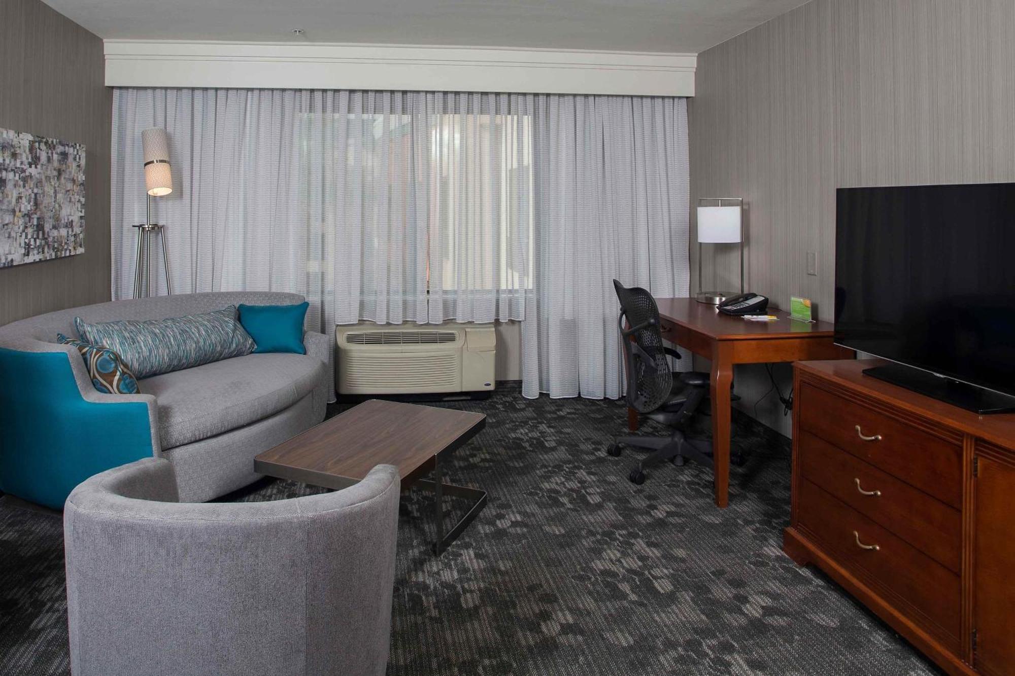 Courtyard Los Angeles Burbank Airport Екстериор снимка