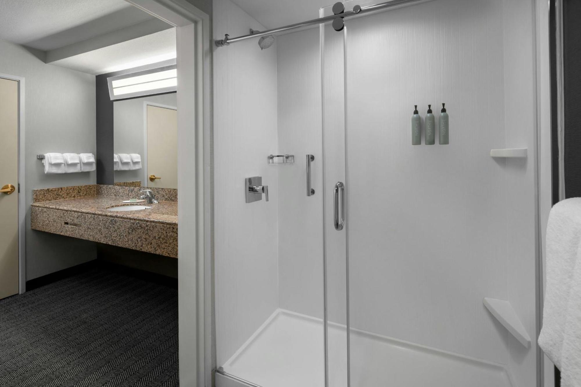 Courtyard Los Angeles Burbank Airport Екстериор снимка