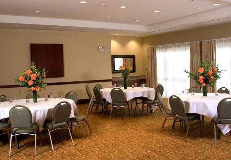 Courtyard Los Angeles Burbank Airport Съоръжения снимка