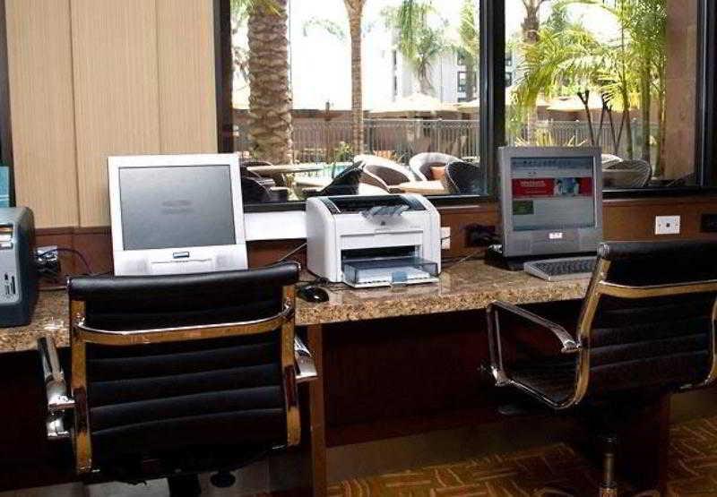 Courtyard Los Angeles Burbank Airport Съоръжения снимка