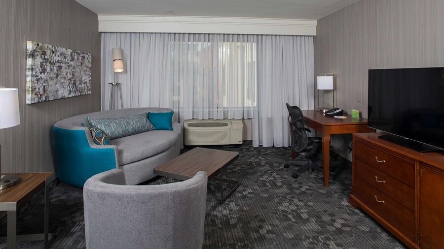 Courtyard Los Angeles Burbank Airport Екстериор снимка